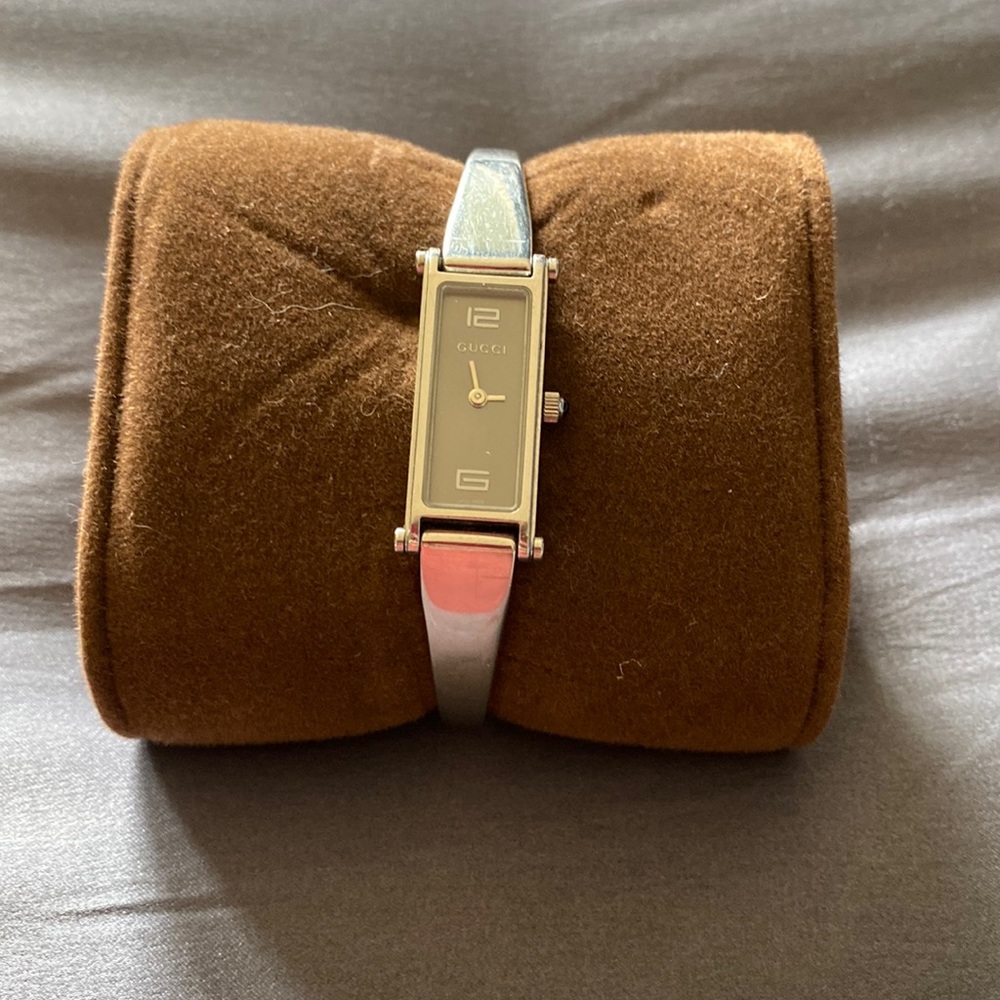 Gucci SS Bangle watch